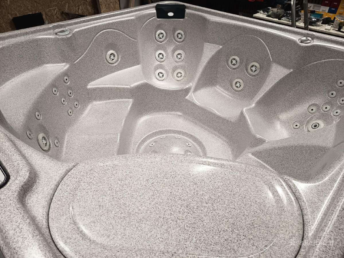 Lauko sūkurinė vonia jacuzzi - nuotraukos Nr. 19