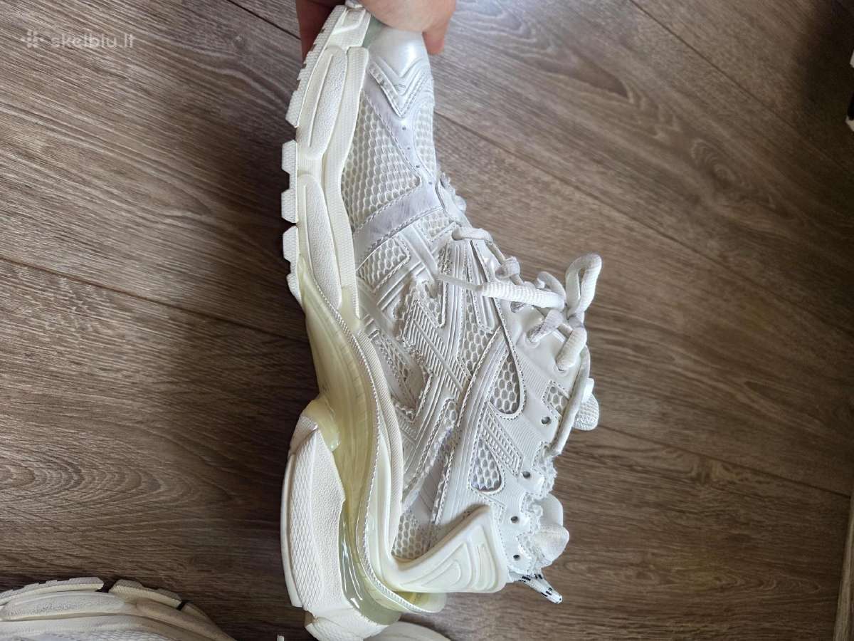Balenciaga kedai - nuotraukos Nr. 2