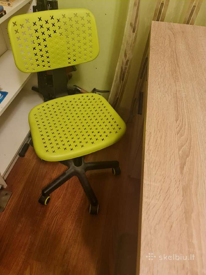 Parduodame du rašomuosius stalus ir dvi kėdes - nuotraukos Nr. 3