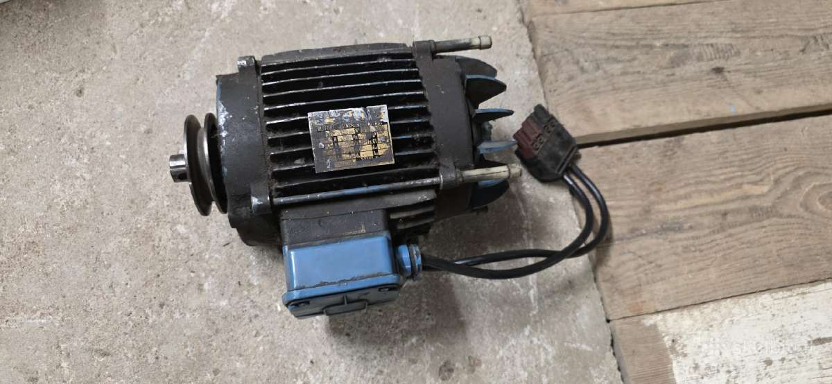 Trifazis variklis 0.7 / 0.4 kw dviejų greiciu - nuotraukos Nr. 2