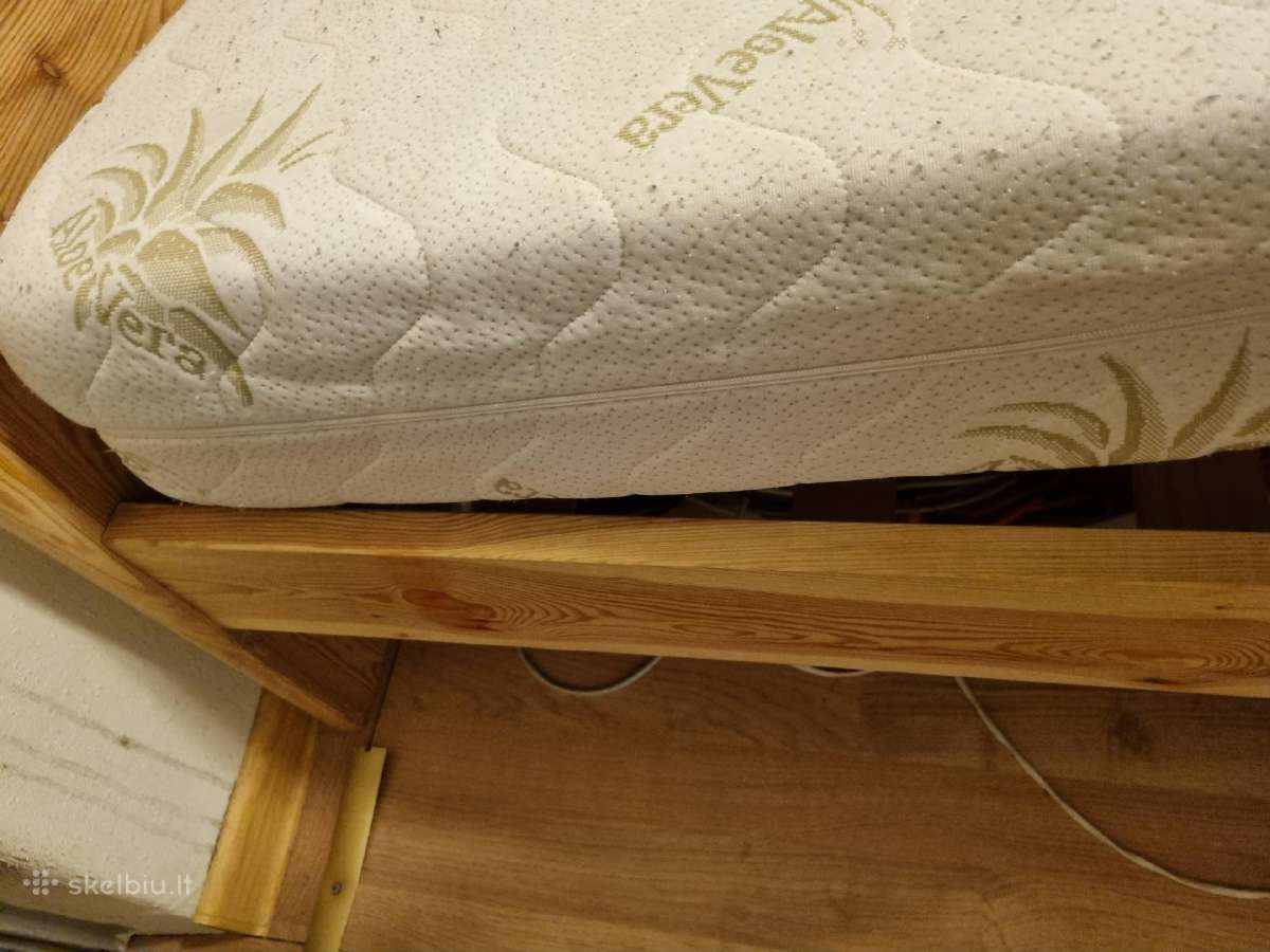 Dvigulė natūralaus medžio lova su čiužiniu - nuotraukos Nr. 3