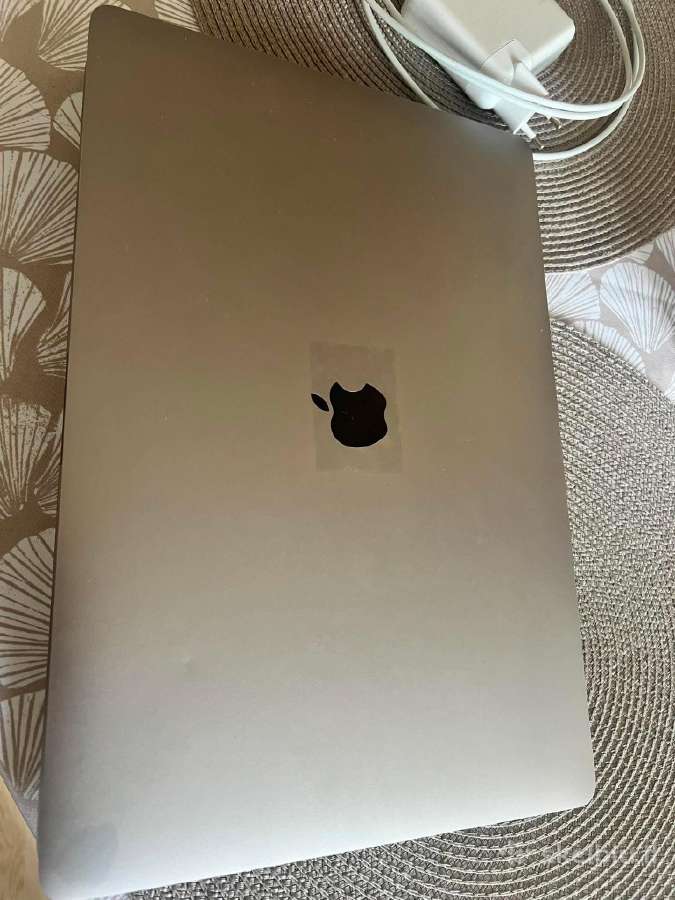 MacBook Pro 2019 - Space Gray - nuotraukos Nr. 4