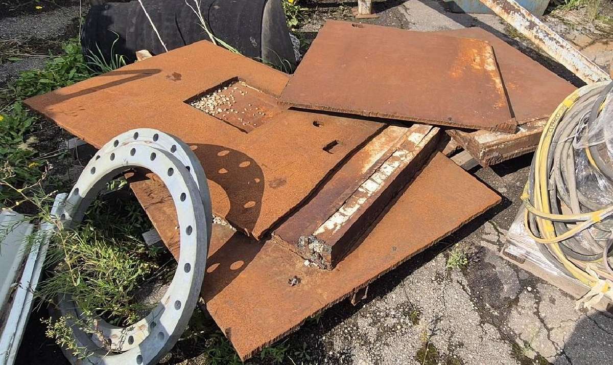 Parduodami juodo metalo vamzdžiai, lankstai ir kit - nuotraukos Nr. 7
