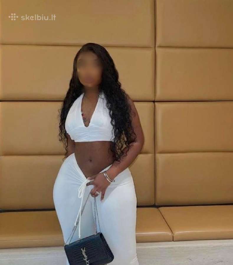 Sexy Afro-latina with pronounced curves - nuotraukos Nr. 3