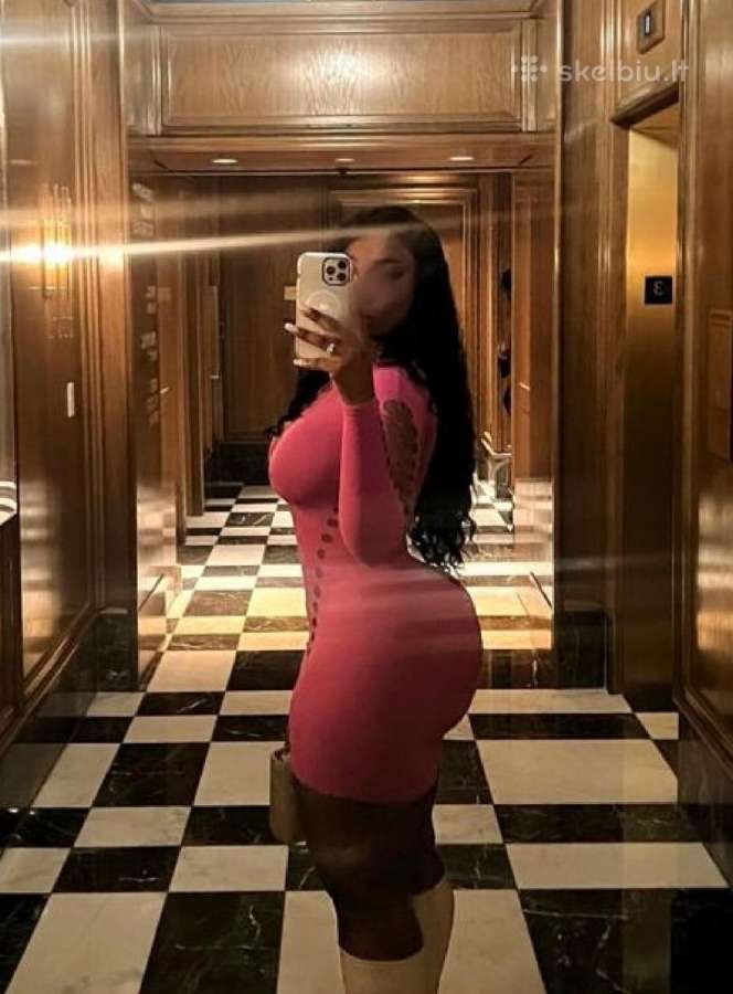 Sexy Afro-latina with pronounced curves - nuotraukos Nr. 4
