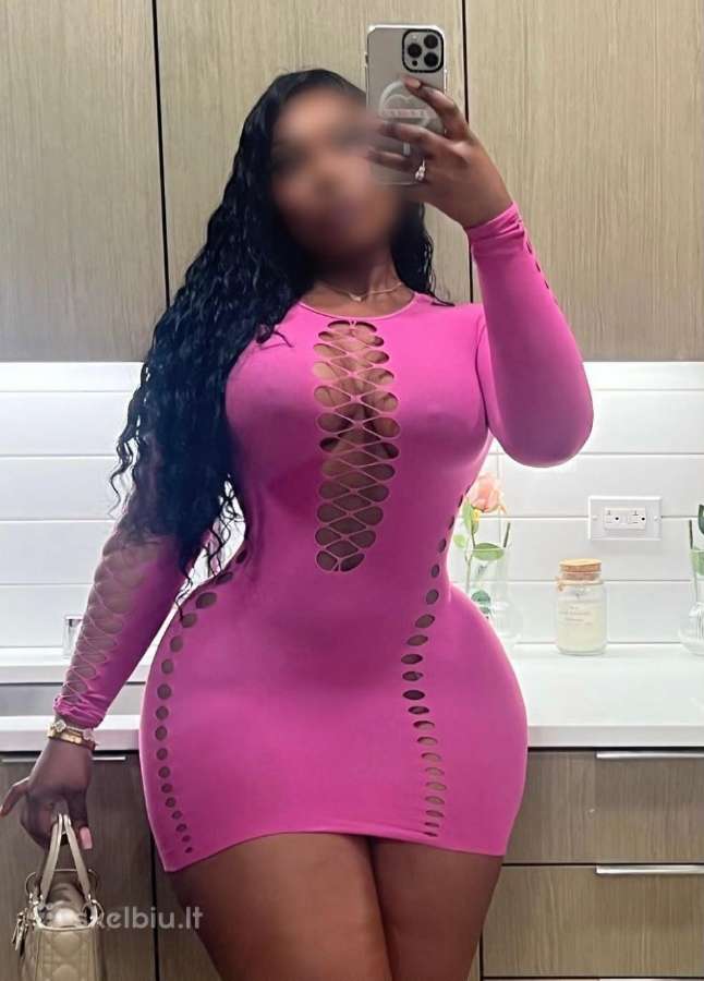 Sexy Afro-latina with pronounced curves - nuotraukos Nr. 5