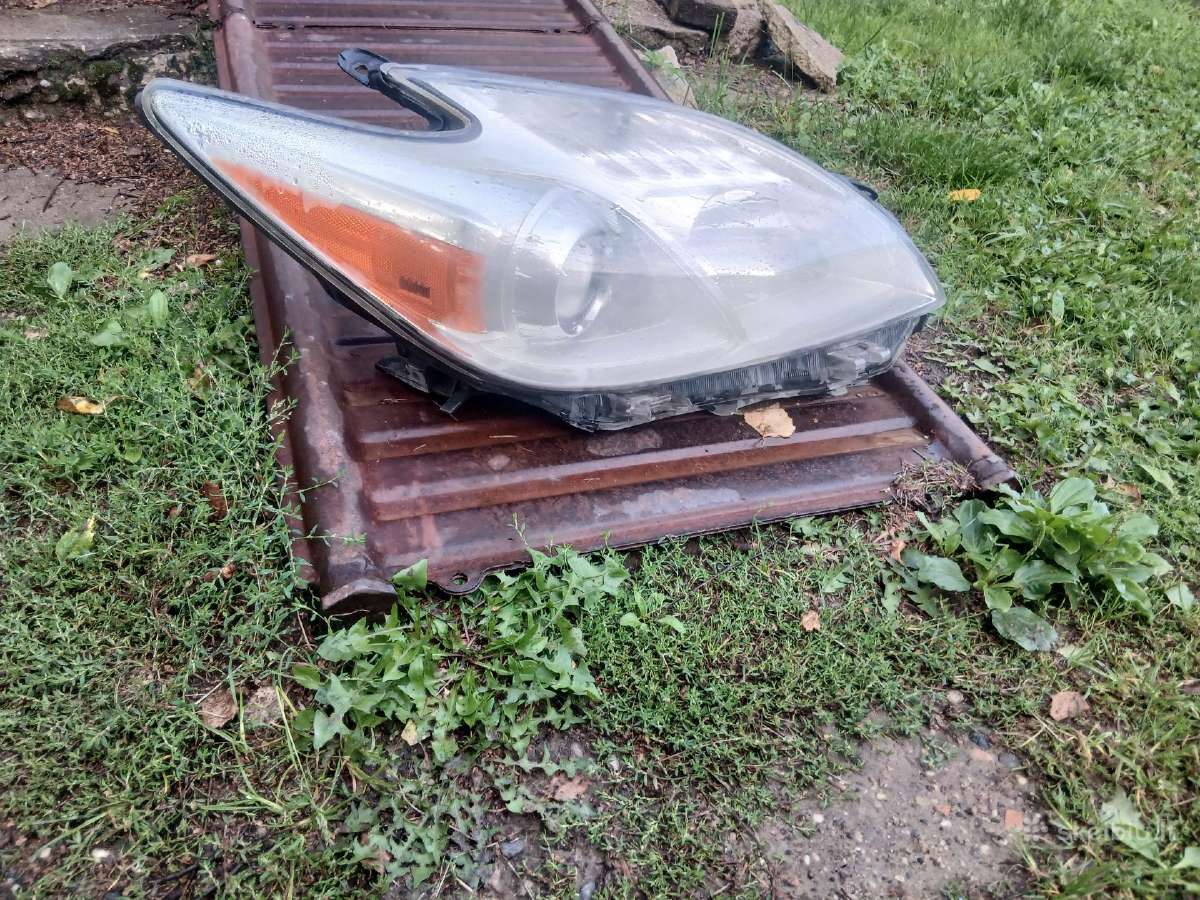 Toyto Prius priekiniai žibintai - nuotraukos Nr. 2
