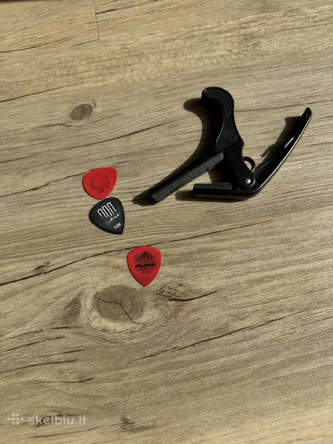 Gitaros stovas, kapodasteris - nuotraukos Nr. 2