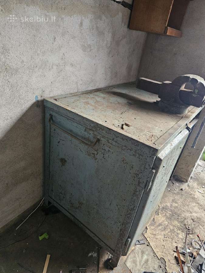 Metalinis dirbtuvių stalas su suspaudėju - nuotraukos Nr. 2