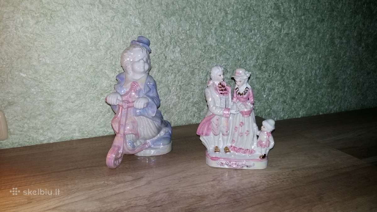 Porceliano statuleliu komplektas.