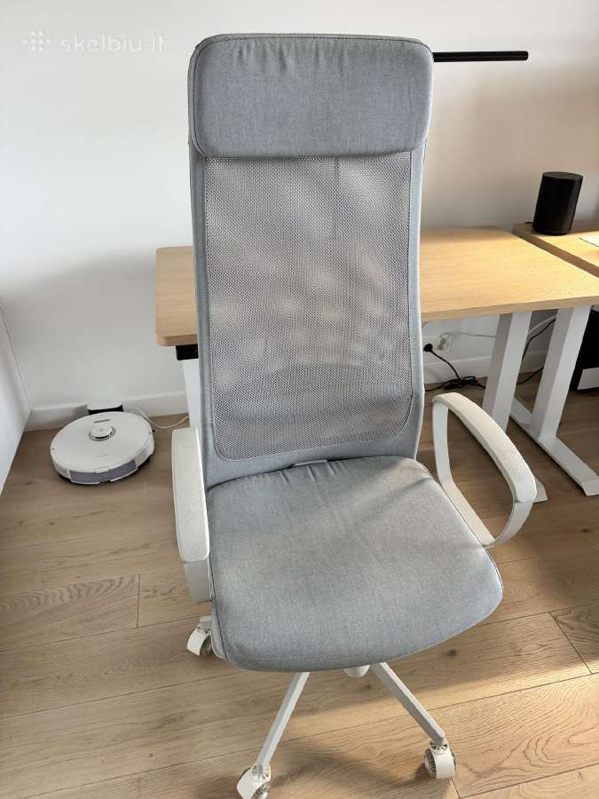 Reguliuojamo aukščio stalas, kėdė ir šviestuvas - nuotraukos Nr. 8
