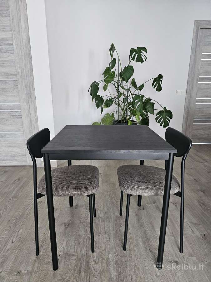 Stalas su kedem - nuotraukos Nr. 2