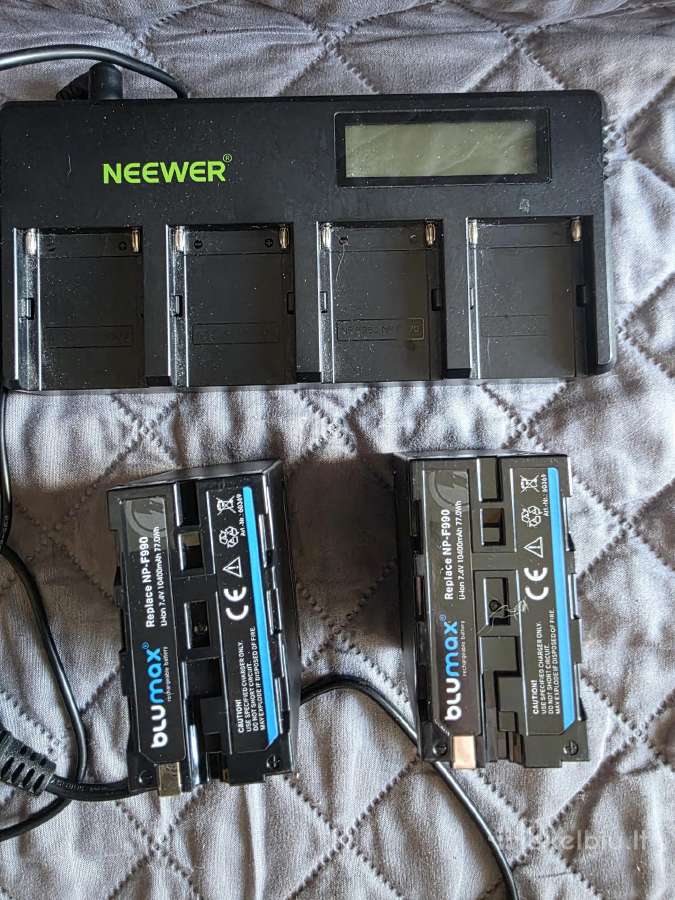 Dvi Npf 990 baterijos ir pakrovėjas - nuotraukos Nr. 2