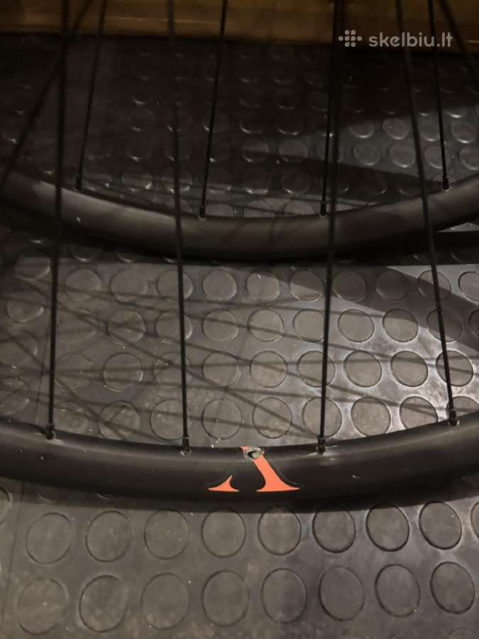 Dviracio ratai 28 nuo specialized sirrus X - nuotraukos Nr. 2