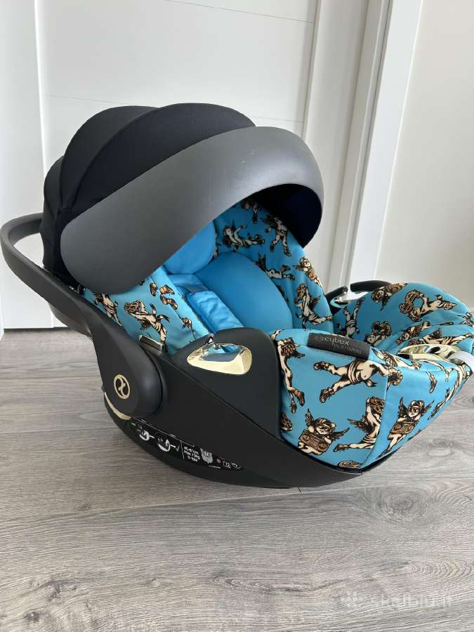 Cloud Z i- size by Jeremy Scott auto kedute - nuotraukos Nr. 2