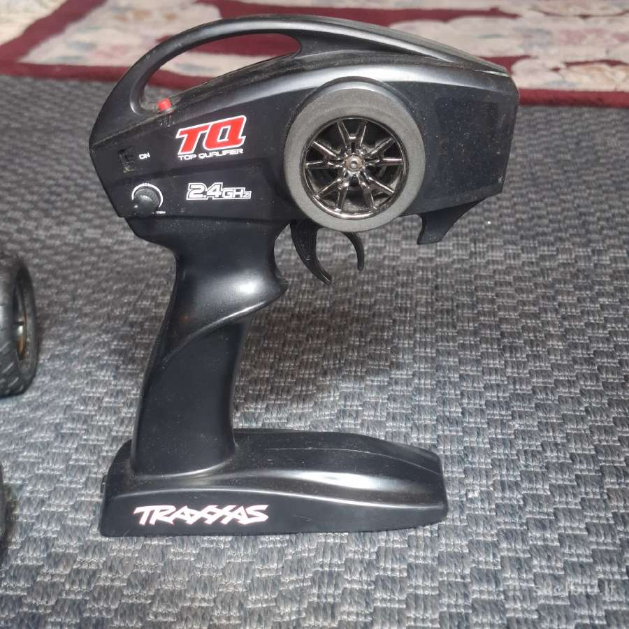 Traxxas E-revo 1/16 - nuotraukos Nr. 2