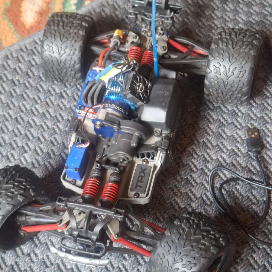 Traxxas E-revo 1/16 - nuotraukos Nr. 4