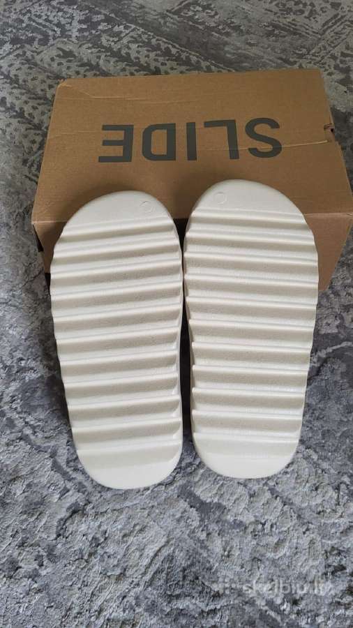 Yeezy slides - nuotraukos Nr. 4