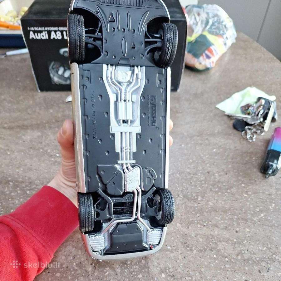 Kyosho Audi A8 L W12 1:18 - nuotraukos Nr. 11