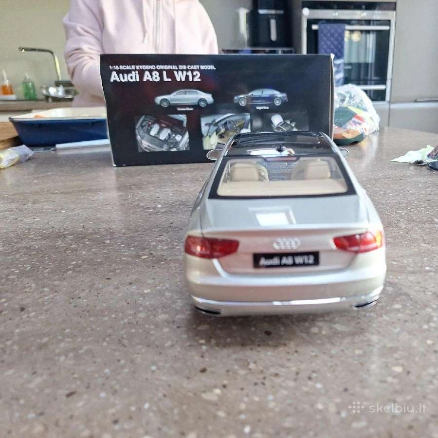 Kyosho Audi A8 L W12 1:18 - nuotraukos Nr. 17