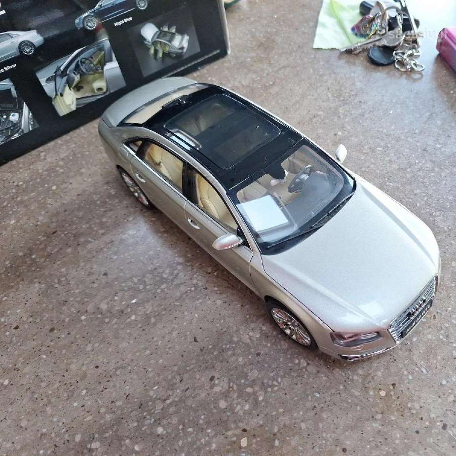 Kyosho Audi A8 L W12 1:18 - nuotraukos Nr. 21