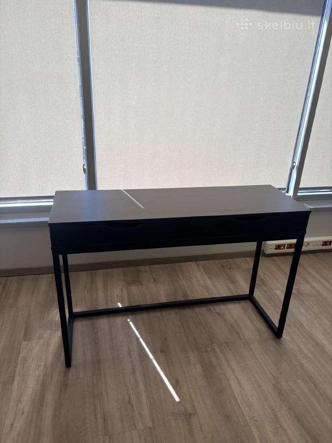 Juodas rašomasis stalas su metalinėmis kojomis - nuotraukos Nr. 2