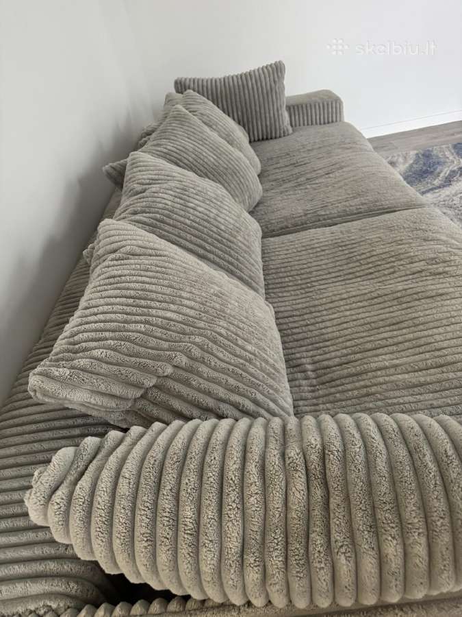 Svetainės pilka minkšta sofa - nuotraukos Nr. 5