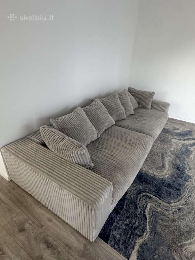 Svetainės pilka minkšta sofa - nuotraukos Nr. 7