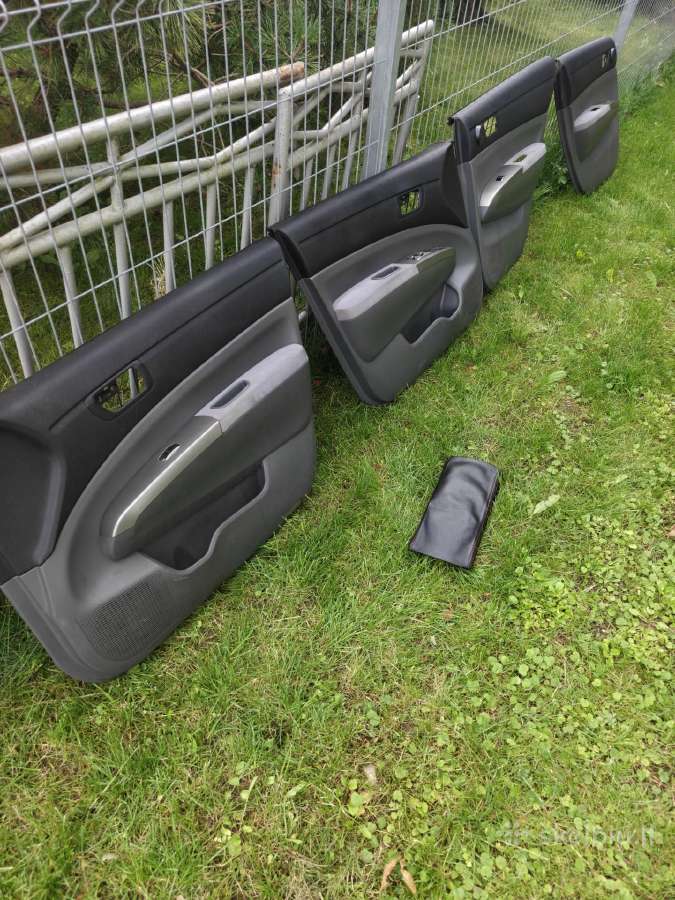 Prius 2 salonas - nuotraukos Nr. 2