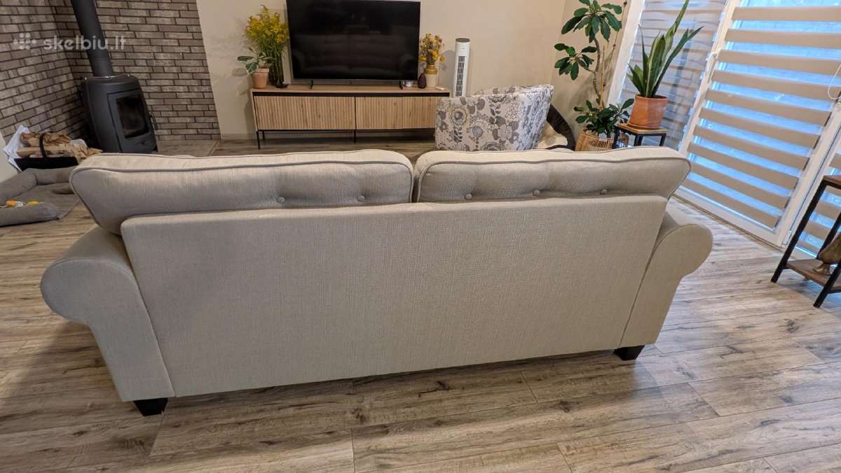 Klasikinė svetainės sofa - nuotraukos Nr. 4