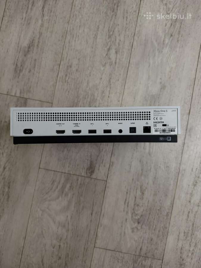 Parduodu xbox one s koncole su 2 pulteliais - nuotraukos Nr. 4