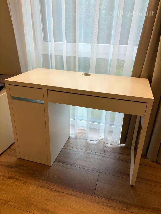 Naudotas Ikea baltas rašomas stalas Micke - nuotraukos Nr. 2
