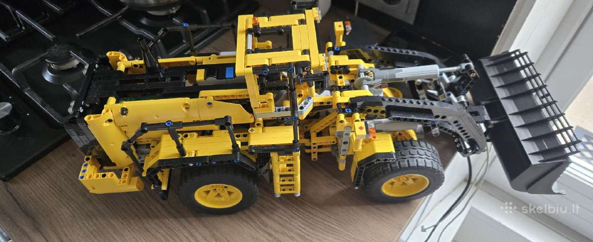 Lego Technics 42030 Wheel Loader - nuotraukos Nr. 2