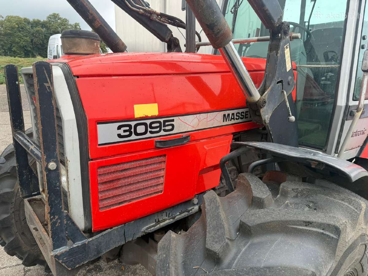 Massey Ferguson 3095 su frontaliniu krautuvu - nuotraukos Nr. 3