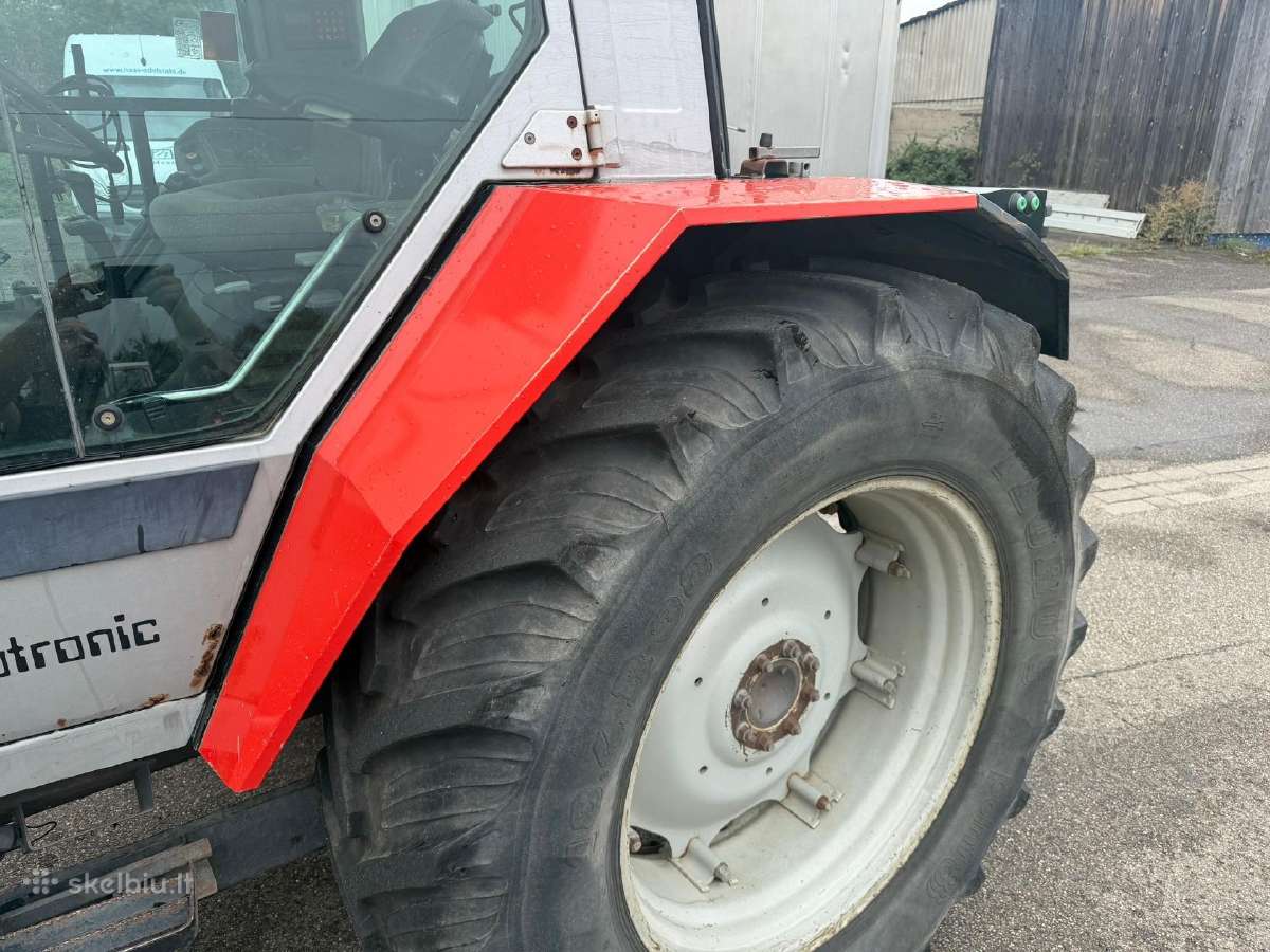 Massey Ferguson 3095 su frontaliniu krautuvu - nuotraukos Nr. 4
