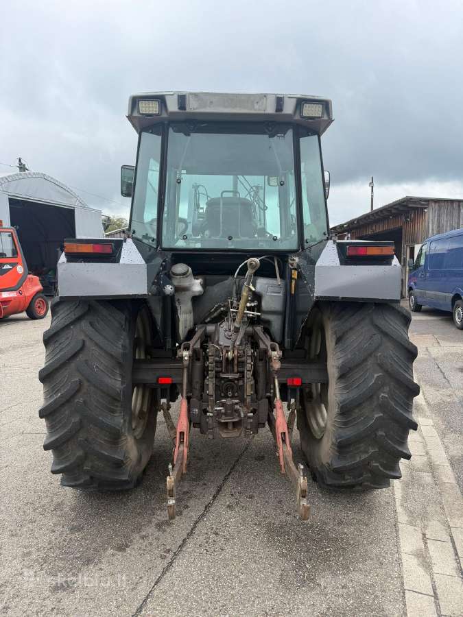 Massey Ferguson 3095 su frontaliniu krautuvu - nuotraukos Nr. 8