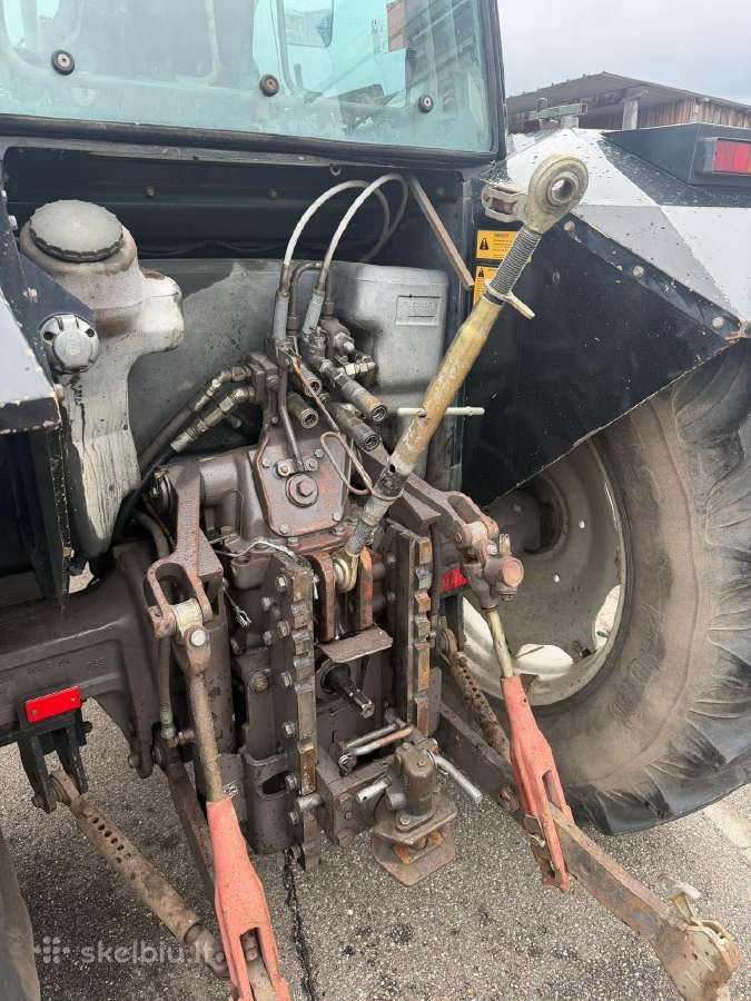 Massey Ferguson 3095 su frontaliniu krautuvu - nuotraukos Nr. 9