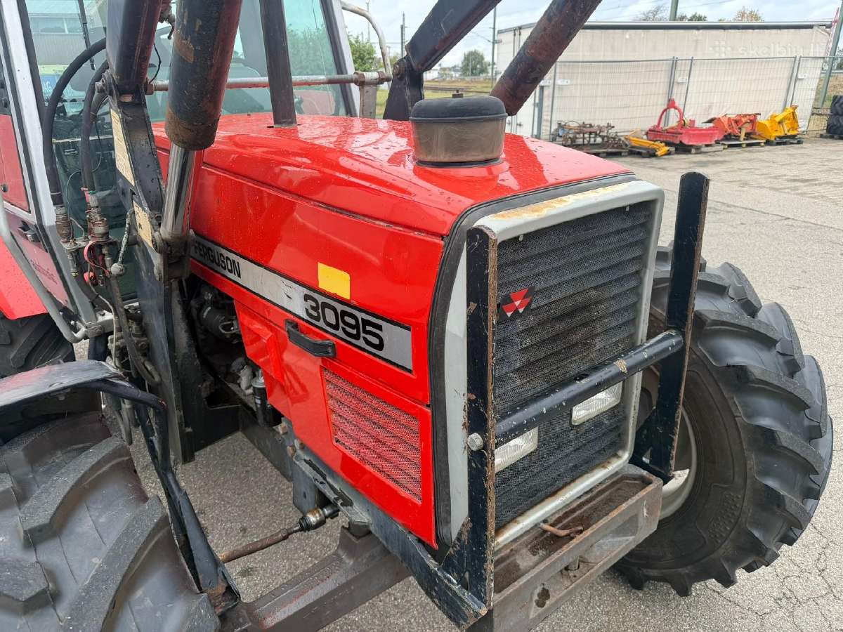 Massey Ferguson 3095 su frontaliniu krautuvu - nuotraukos Nr. 13