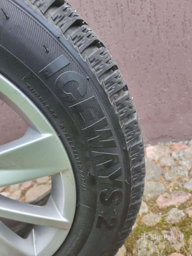 Žieminės dygliuotos padangos Lassa R15 - nuotraukos Nr. 2