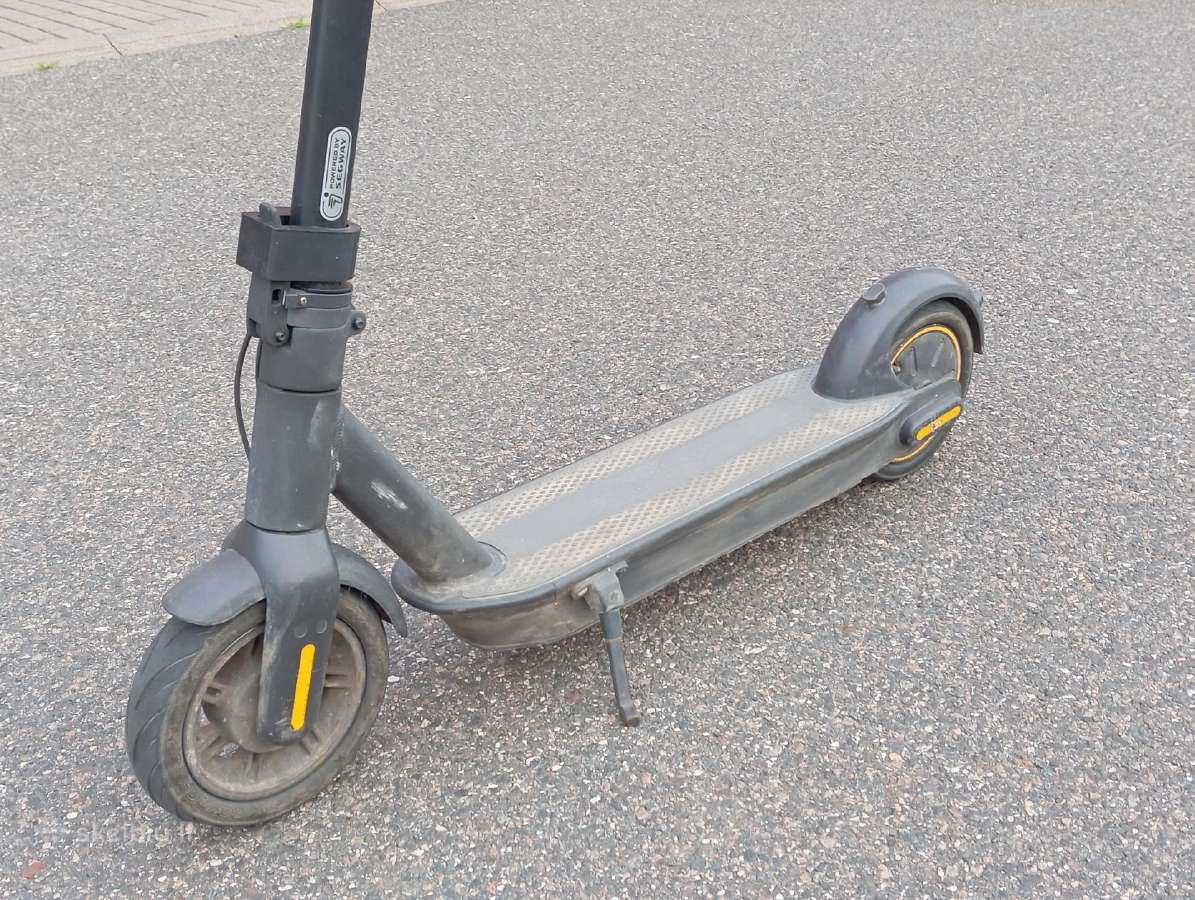 Padanga leidžia ora pradurta Ninebot max G30 - nuotraukos Nr. 6