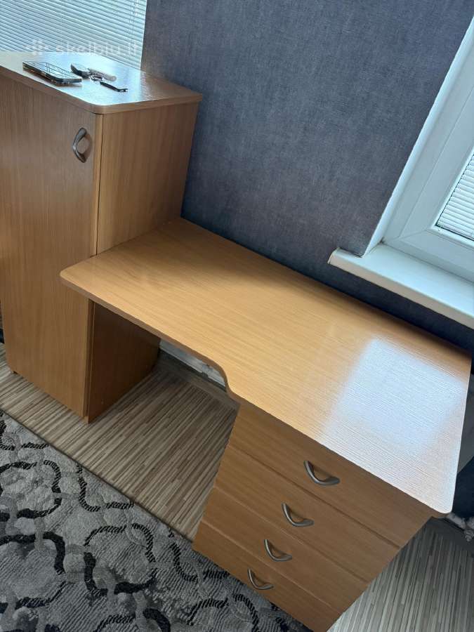 Rasomasis tvirtas kokybiskas stalas 140x60 +kede - nuotraukos Nr. 2