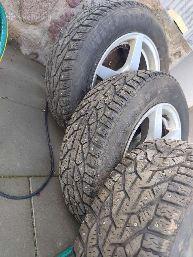 Parduodu Toyota Prius plius ratlankius - nuotraukos Nr. 2
