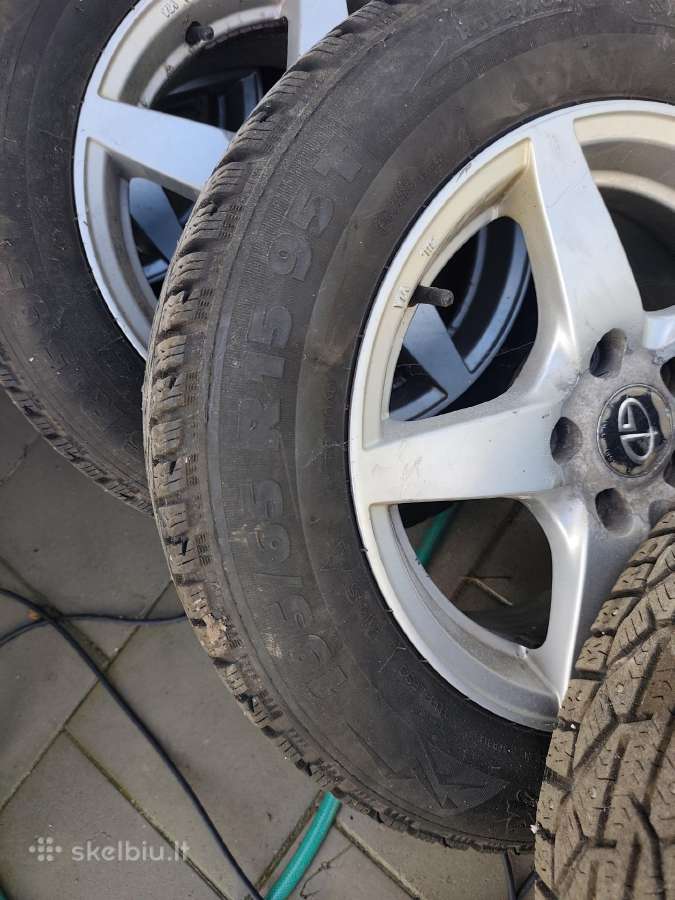 Parduodu Toyota Prius plius ratlankius - nuotraukos Nr. 3