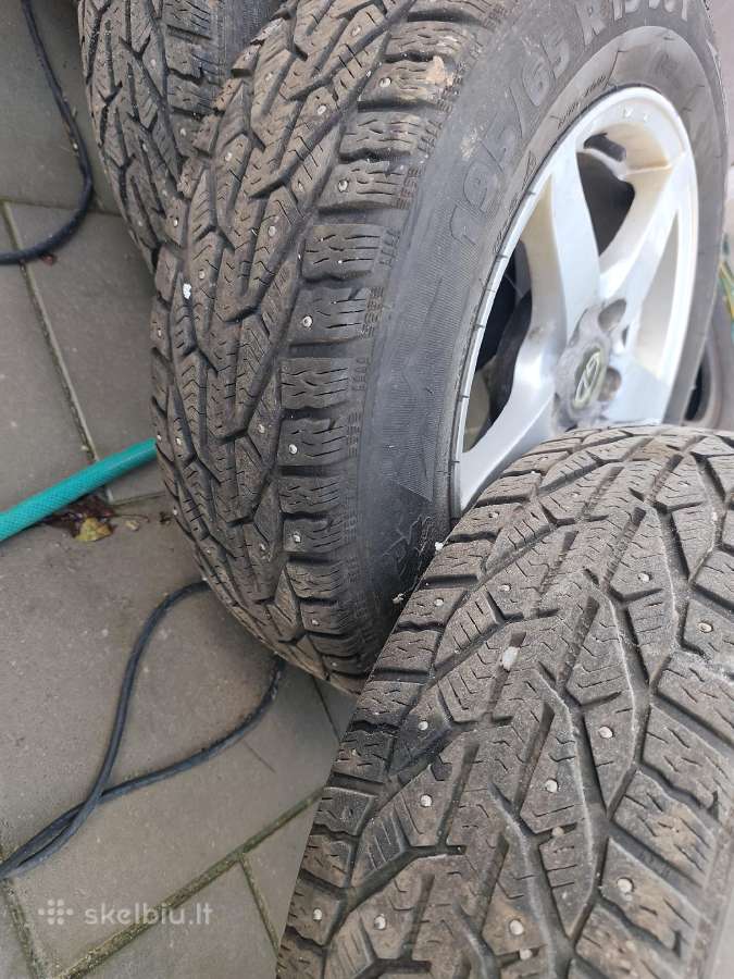 Parduodu Toyota Prius plius ratlankius - nuotraukos Nr. 5