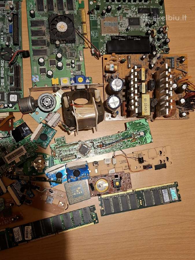 Seni telefonai, planšetės, krovikliai ir plokštės - nuotraukos Nr. 9