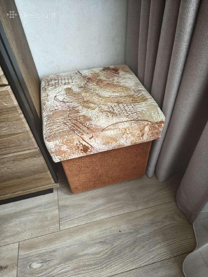 Miegamas kampas, 2 pufai - daiktadėžės, stalas - nuotraukos Nr. 7