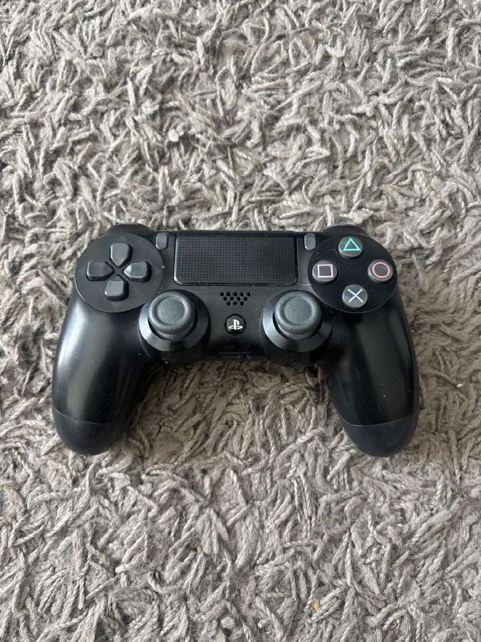 Sony Plyastasion 4 pro + 6 žaidimai - nuotraukos Nr. 3