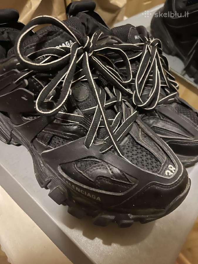 Balenciaga kedai - nuotraukos Nr. 2