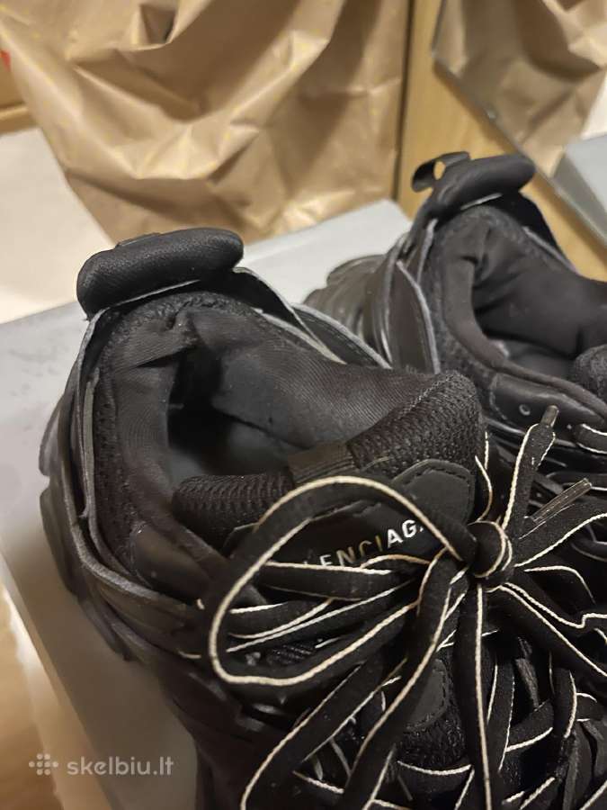 Balenciaga kedai - nuotraukos Nr. 3