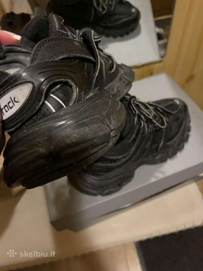 Balenciaga kedai - nuotraukos Nr. 5